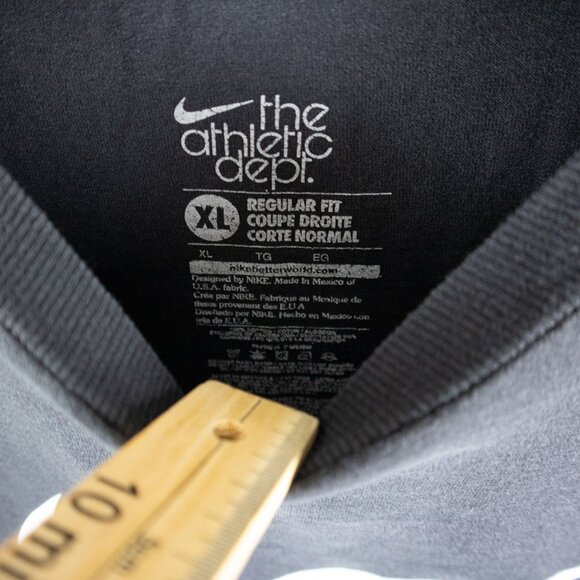 Nike The Athletic Dept Regular Fit Graphic Tee - Picture 5 of 8